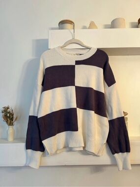 Checkerboard Ribbed Crewneck Sweater in Cream and Dark Blue